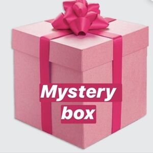 Women’s Clothing Bundle / Mystery Box